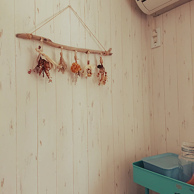 アクセントクロス ムーミン 雑貨大好き いぬと暮らす 板壁風壁紙 などのインテリア実例 05 23 12 52 41 Roomclip ルームクリップ