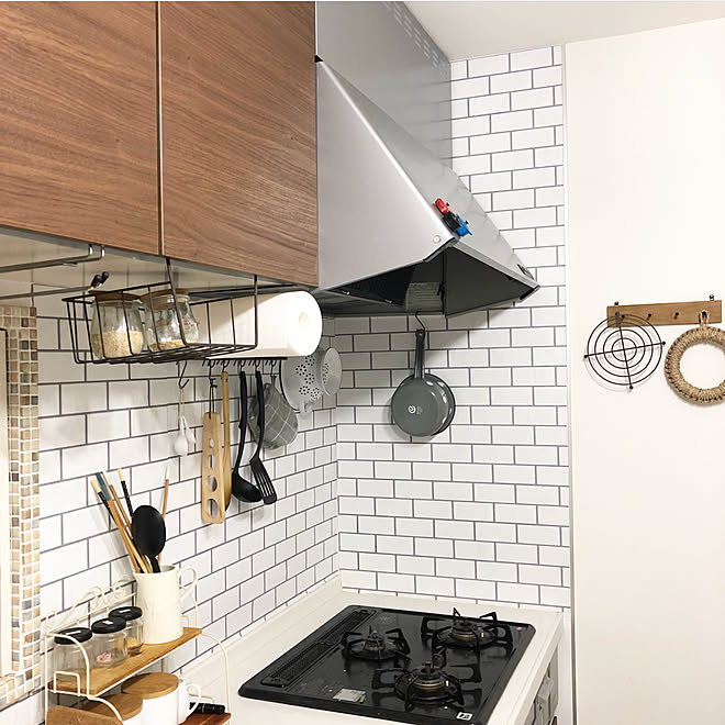 キッチン サブウェイタイル風壁紙 セリア カウンターキッチン 北欧インテリア などのインテリア実例 18 12 22 00 29 42 Roomclip ルームクリップ