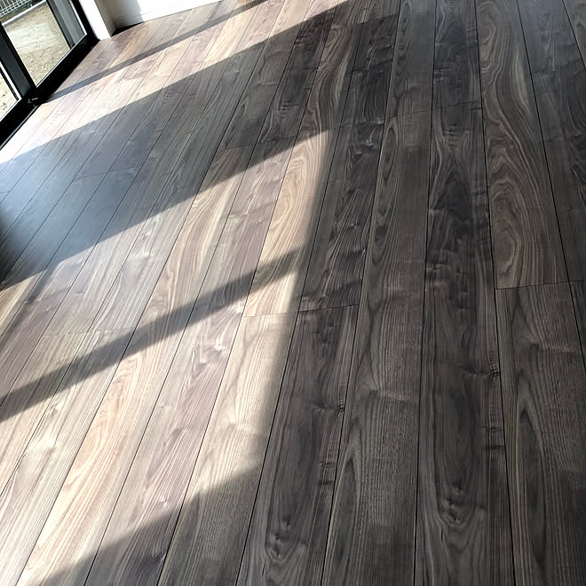 リビングの床 リクシルdフロア 黒い家 リビングのインテリア実例 03 28 08 21 37 Roomclip ルームクリップ