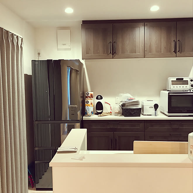 キッチン 鏡面の冷蔵庫 ブラック 鏡面仕上げ 新築一戸建て マイホーム記録 などのインテリア実例 17 12 25 16 25 12 Roomclip ルームクリップ