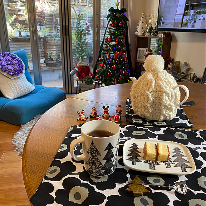 サンタさん 12 23 コニファー クリスマスツリー 円座 などのインテリア実例 12 23 17 15 31 Roomclip ルームクリップ