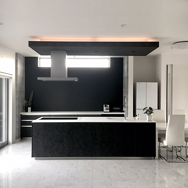 壁 天井 アイランドキッチン 壁紙 間接照明 モノトーン などのインテリア実例 17 09 19 16 26 57 Roomclip ルームクリップ