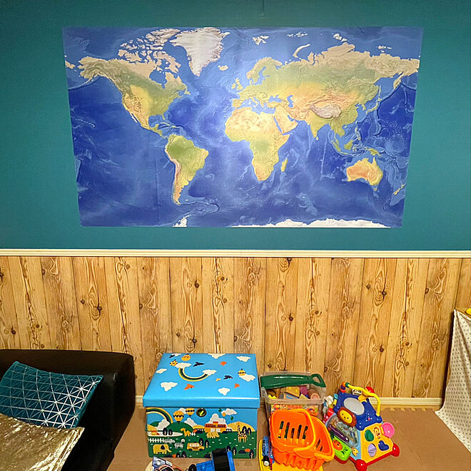 緑の壁紙 世界地図 おもちゃ箱 子どもスペース アンティーク などのインテリア実例 21 03 17 21 40 19 Roomclip ルームクリップ