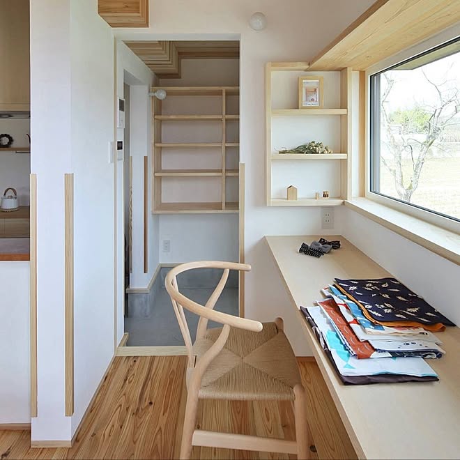 机 ワイチェア シーエッチ建築工房 無垢 借景 などのインテリア実例 17 02 24 22 53 56 Roomclip ルームクリップ