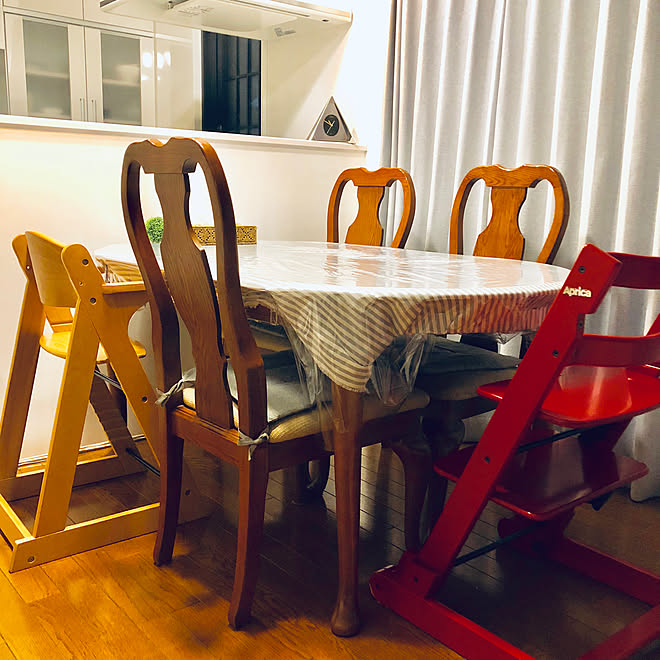 リビング バラバラの椅子 赤いいす ベビーチェア ダイニングテーブル チェア などのインテリア実例 18 12 16 22 54 21 Roomclip ルームクリップ