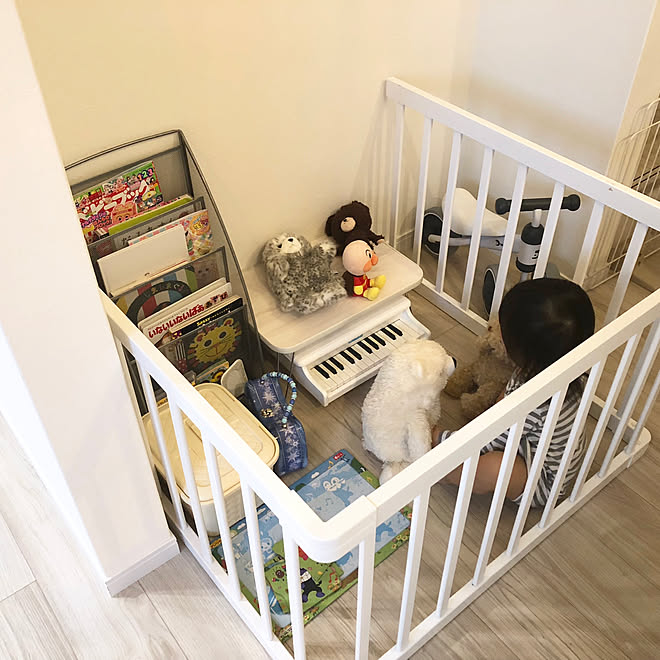 壁 天井 ベビーサークル 絵本棚 おもちゃ収納 子供と暮らす などのインテリア実例 18 10 14 00 19 35 Roomclip ルームクリップ