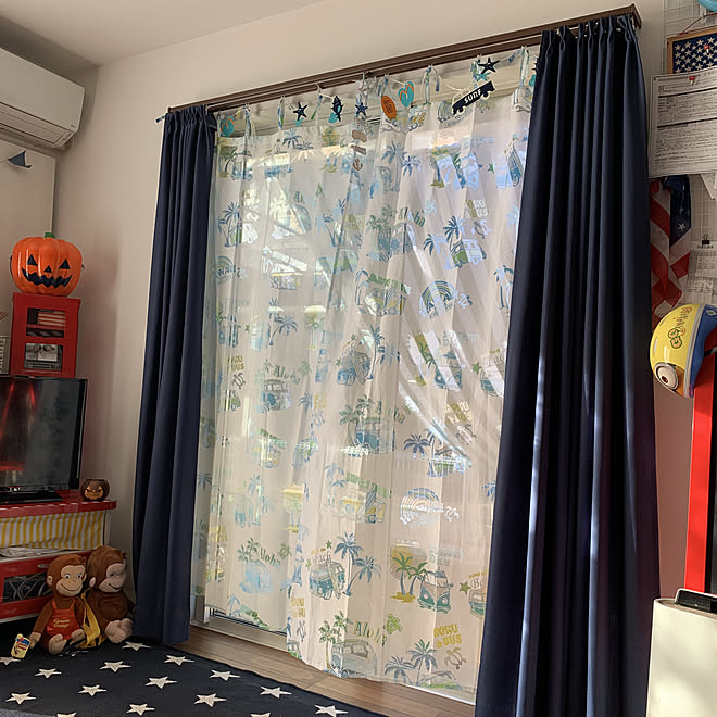 ハロウィンディスプレイ 西海岸インテリア おさるのジョージ 百均大好き レースカーテンお気に入り などのインテリア実例 09 14 07 04 34 Roomclip ルームクリップ