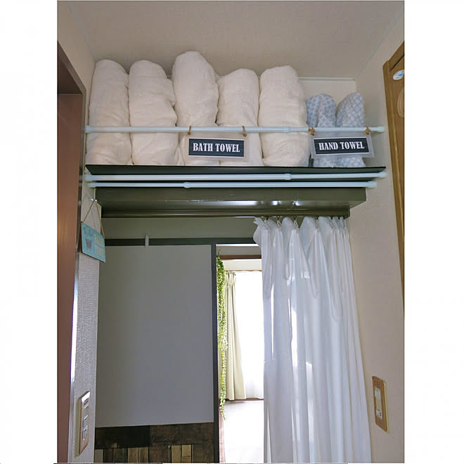 壁 天井 つっぱり棒 つっぱり棒棚 タオル置き場 賃貸アパート などのインテリア実例 18 12 19 12 17 32 Roomclip ルームクリップ