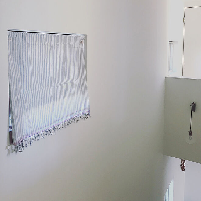 突っ張り棒 冷気対策 小窓 階段 簡易カーテンのインテリア実例 18 01 14 14 00 11 Roomclip ルームクリップ
