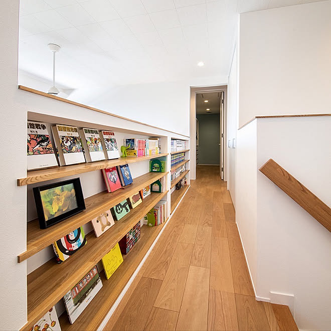 おやすみ導線 吹き抜け 造作収納 ふきぬけ廊下 シーリングファン などのインテリア実例 03 11 10 23 55 Roomclip ルームクリップ