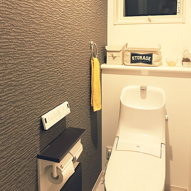 バス トイレ トイレの壁 壁紙 ブラウン ホワイト アクセントクロスのインテリア実例 17 09 09 22 33 59 Roomclip ルームクリップ