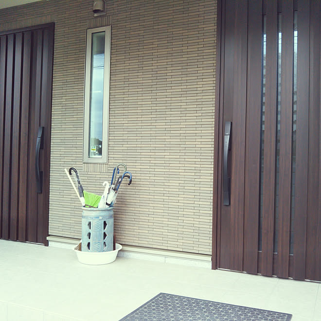 玄関 入り口 二世帯住宅 Lixil玄関ドア Lixil タイル 県民共済住宅のインテリア実例 18 12 22 19 46 Roomclip ルームクリップ