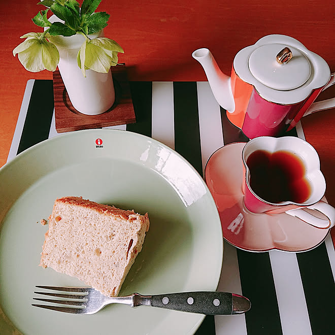 机 おやつの時間 手作りシフォンケーキ フランフラン Iittala などのインテリア実例 19 04 24 10 54 51 Roomclip ルームクリップ