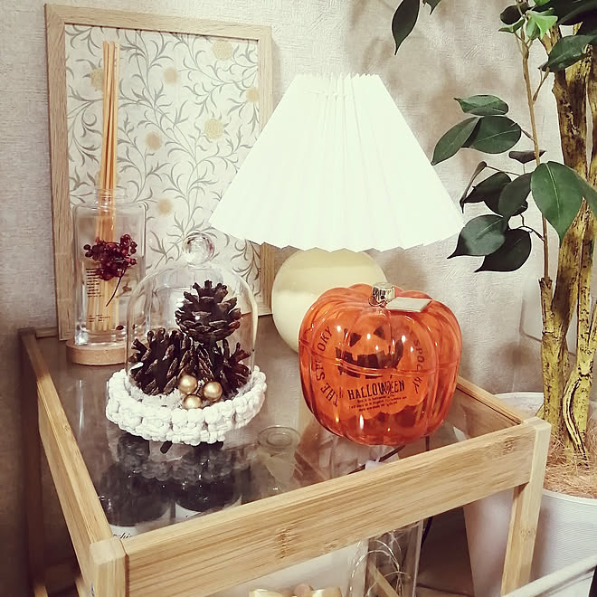 リビング ハロウィン 韓国インテリアも好き ウィリアムモリス 壁紙 などのインテリア実例 21 10 27 00 46 Roomclip ルームクリップ