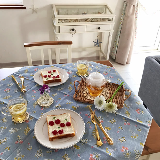 ナチュラルインテリア/アリスのティーパーティー/物語に出てくるようなおうちに憧れる♡/カフェ風/おうちカフェ&hellip;などのインテリア実例