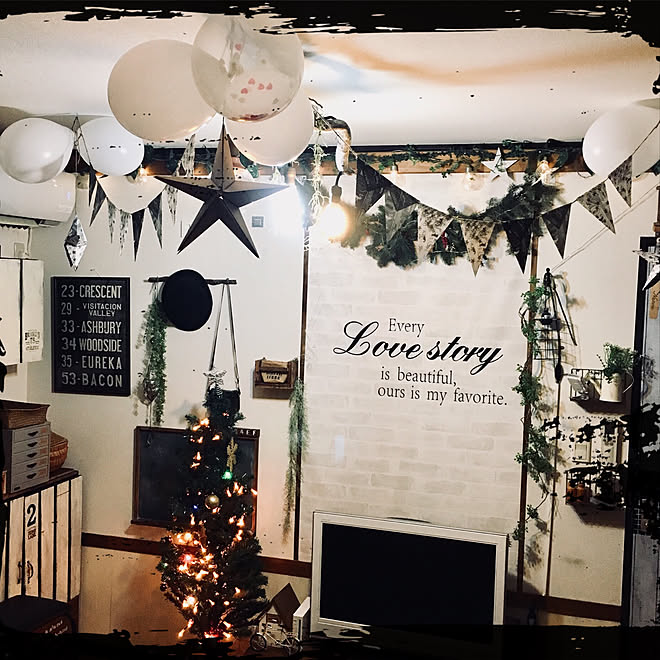部屋全体 クリスマスツリー おりがみガーランド 風船ディスプレイ クリスマスパーティー 飾り付け などのインテリア実例 17 12 24 11 44 Roomclip ルームクリップ
