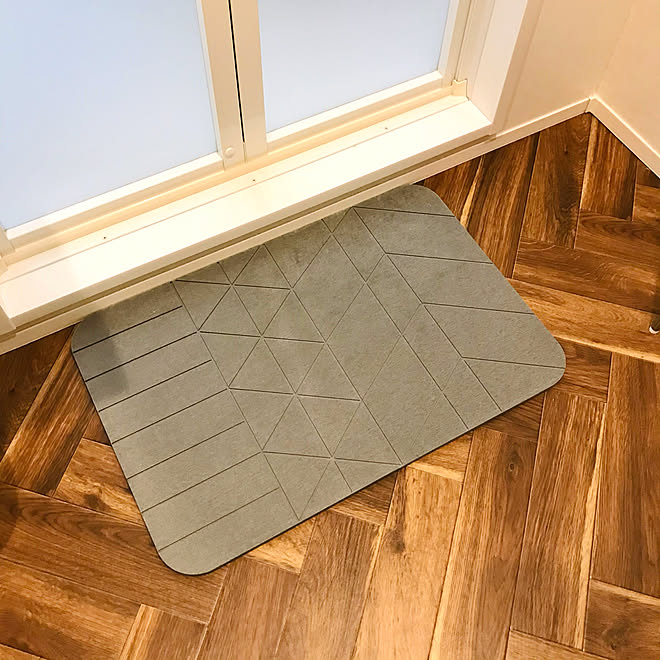 バスマット 脱衣所 脱衣洗面所 クッションフロア ヘリンボーンの床 などのインテリア実例 2021 05 04 01 33 58 Roomclip ルームクリップ