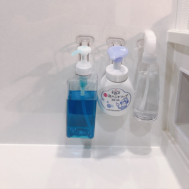 フィルムリングフック フィルムフック ボトルフック 浮かせる収納 セリア などのインテリア実例 06 01 01 54 40 Roomclip ルームクリップ
