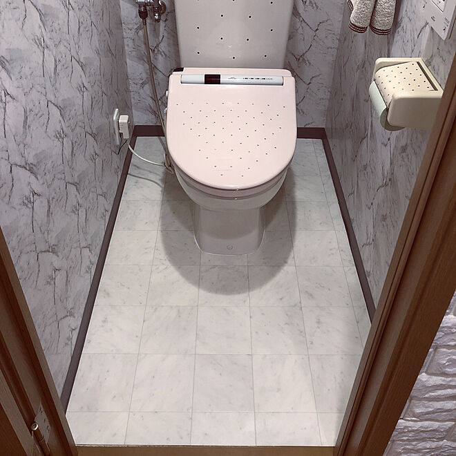 コーキングでごまかす コーナン 大理石クッションフロア バス トイレのインテリア実例 19 07 04 16 08 Roomclip ルームクリップ