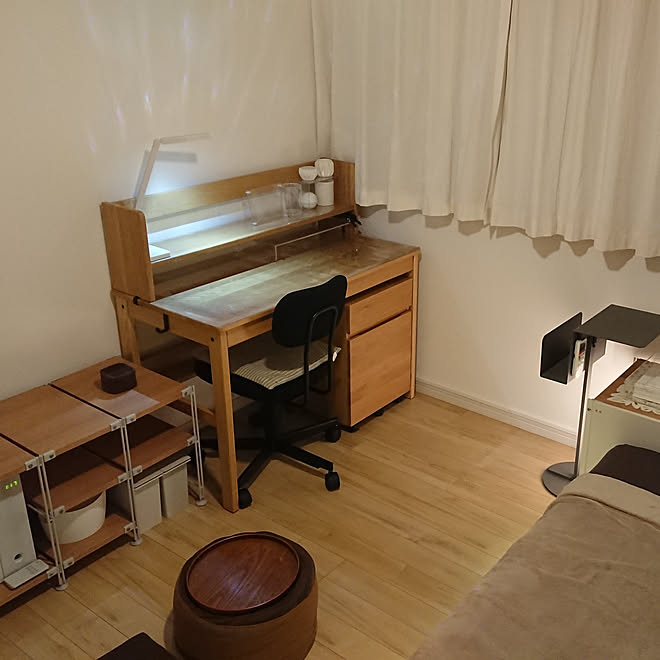 机 子供部屋 無印良品 ユニットシェルフ 間接照明 などのインテリア実例 21 12 25 01 27 00 Roomclip ルームクリップ