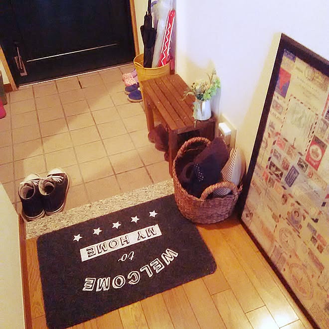 玄関/入り口/フェイクグリーン/ウォールナット/DIY/天板は100均のすのこをばらして&hellip;などのインテリア実例 20170329