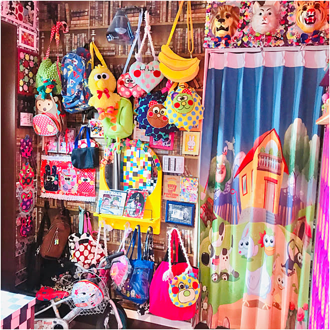 海外インテリアに憧れる カバン掛け 玄関ディスプレイ 派手好き カラフル化計画 などのインテリア実例 09 10 00 48 Roomclip ルームクリップ