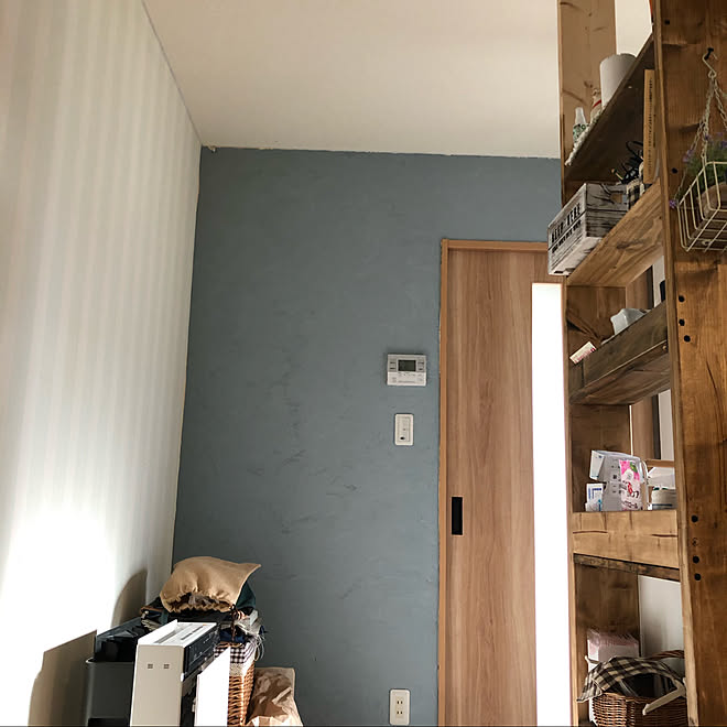 ブルーグレーの壁 ひとりで塗れるもん 漆喰壁diy 漆喰壁 シンプル などのインテリア実例 21 05 03 06 31 33 Roomclip ルームクリップ