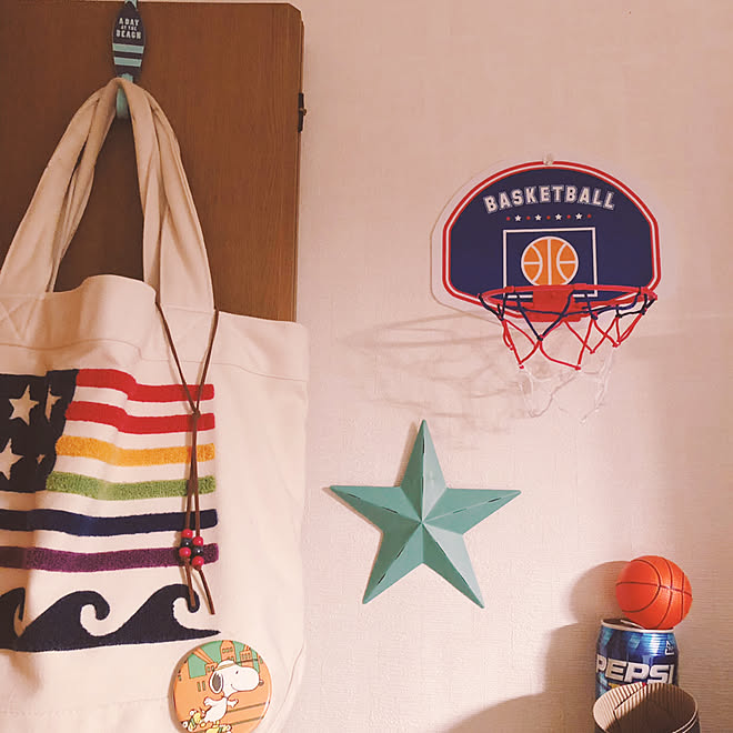 壁 天井 サーフボード型 セリアのフック 旦那のトートバッグ ダイソー などのインテリア実例 19 02 10 22 45 54 Roomclip ルームクリップ