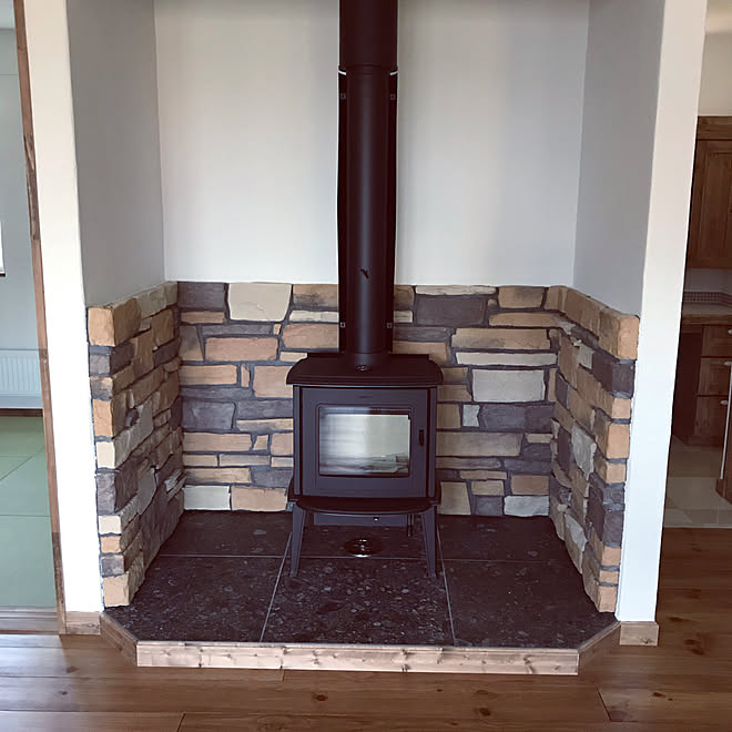 南欧風 薪ストーブ カフェ風 リビングのインテリア実例 02 19 07 24 30 Roomclip ルームクリップ