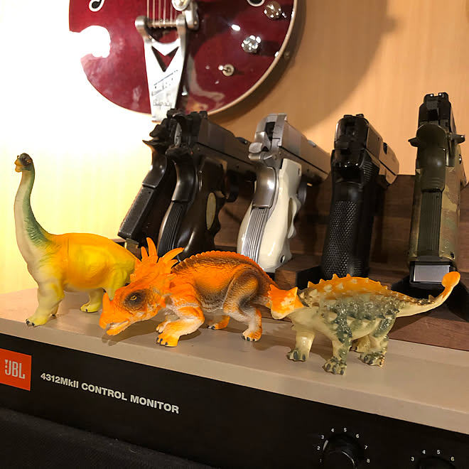 Jbl4312 ウエスタンアームズ 恐竜フィギュア 恐竜 おもちゃ などのインテリア実例 01 13 21 13 29 Roomclip ルームクリップ