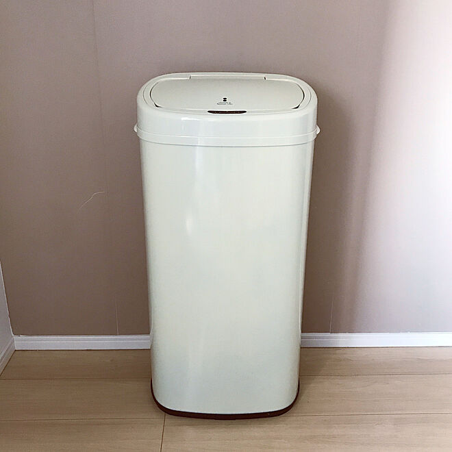 おしゃれゴミ箱 センサーゴミ箱 Roomclipアンケート ゴミ箱 リビングのインテリア実例 09 08 12 31 28 Roomclip ルームクリップ