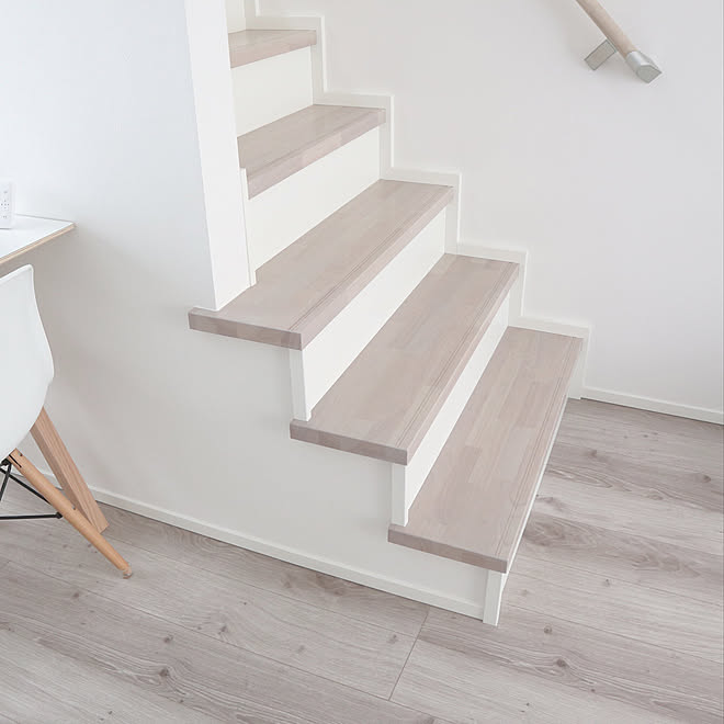 リビング ひな壇階段 リビング階段 ホワイトオークの床 ホワイトオーク などのインテリア実例 05 17 22 00 17 Roomclip ルームクリップ