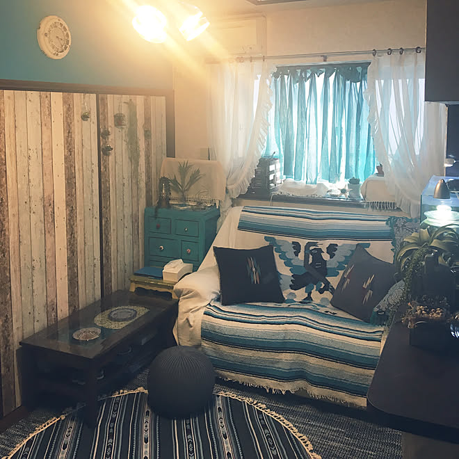 部屋全体 ラグ 西海岸風 ターコイズブルー フリークロスのカーテン などのインテリア実例 18 06 16 15 36 22 Roomclip ルームクリップ