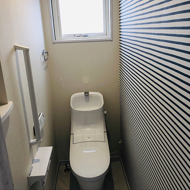 ボーダークロス ボーダー壁紙 アクセントクロス 二階トイレ バス トイレのインテリア実例 01 02 21 49 48 Roomclip ルームクリップ