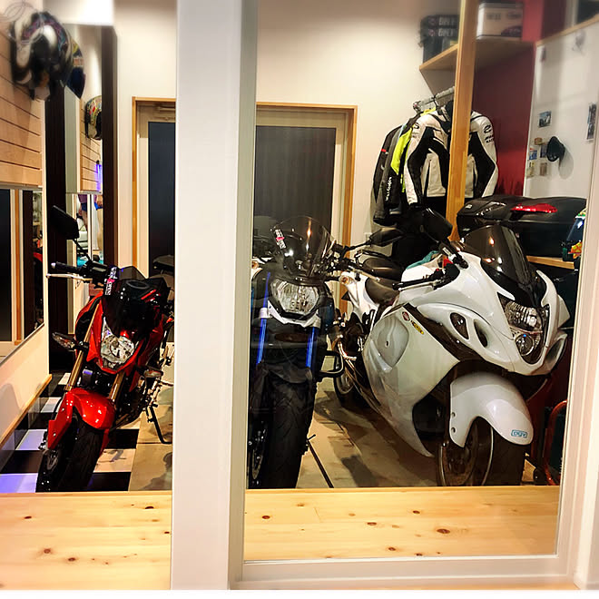 部屋全体 ガレージ バイクガレージ インナーガレージ リビングからビルトインガレージのインテリア実例 18 11 21 37 30 Roomclip ルームクリップ