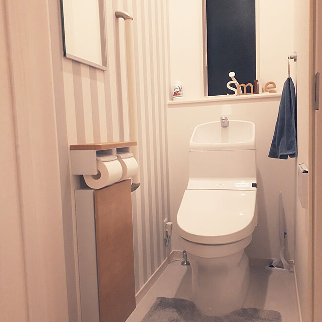 バス トイレ トイレ 壁紙 壁紙 ストライプの壁紙 Totoトイレ などのインテリア実例 18 09 09 00 18 25 Roomclip ルームクリップ