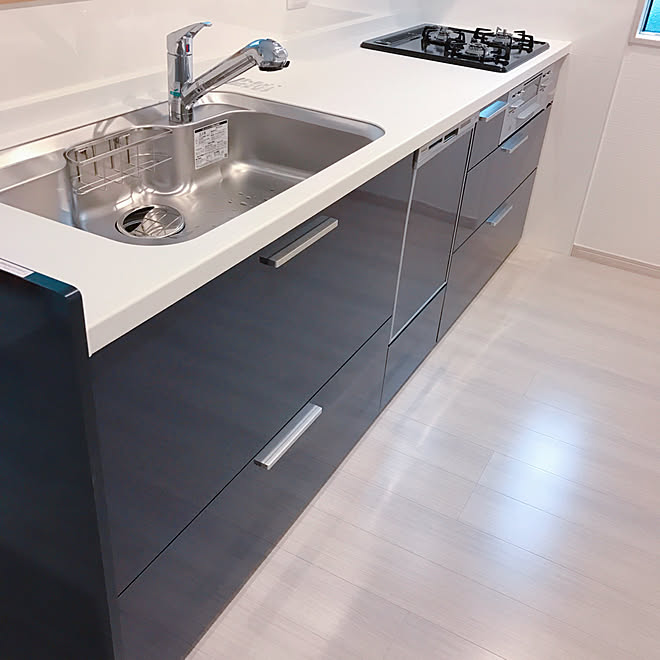 キッチン ネイビー 鏡面キッチン 鏡面 食洗機深型 などのインテリア実例 18 05 02 22 07 50 Roomclip ルームクリップ