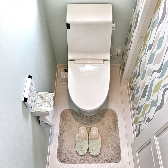 バス トイレ オフホワイト トイレ 壁紙 ミントグリーンの壁 Lixil などのインテリア実例 17 06 14 15 36 38 Roomclip ルームクリップ
