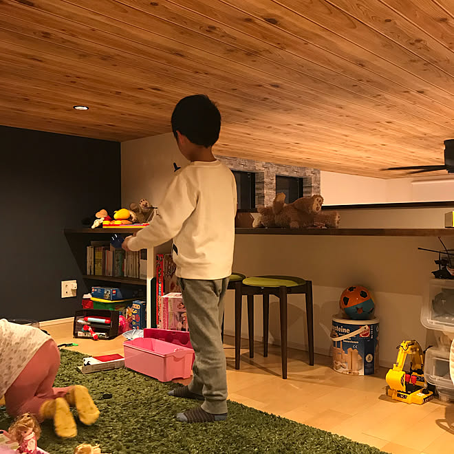 部屋全体 木目調クロス 中二階 人の暮らし サンゲツクロス などのインテリア実例 18 02 06 51 59 Roomclip ルームクリップ 部屋全体 木目調クロス 中二階 人の暮らし サンゲツクロス などのインテリア実例 18 02 06 51 59 Roomclip ルームクリップ