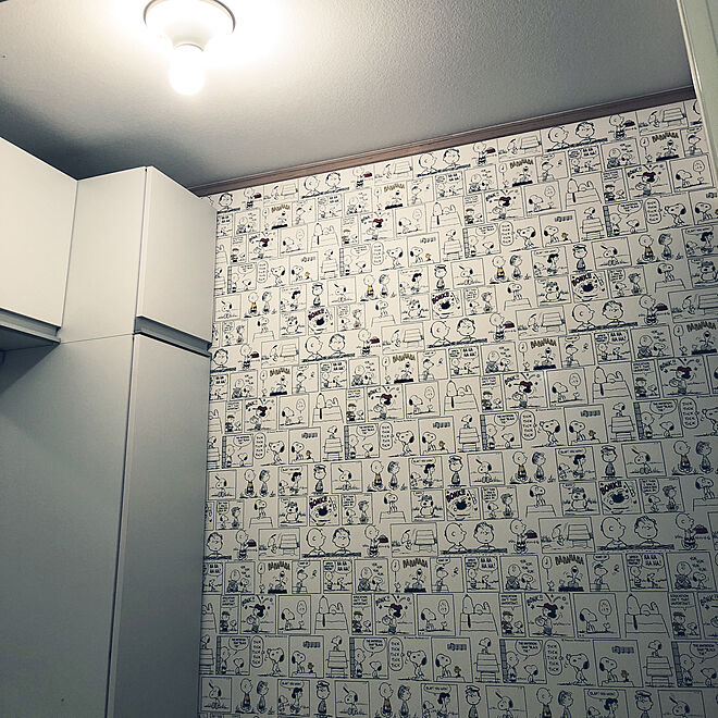 可愛い スヌーピーの壁紙 リフォーム 実家の浴室のインテリア実例