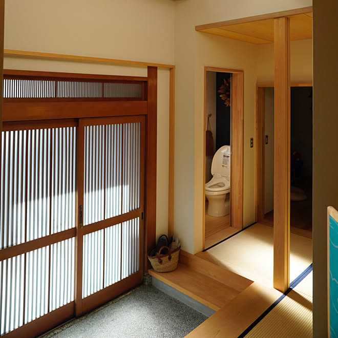 畳 朝日の当たる場所 格子戸 畳玄関 マイホーム などのインテリア実例 10 18 08 38 23 Roomclip ルームクリップ