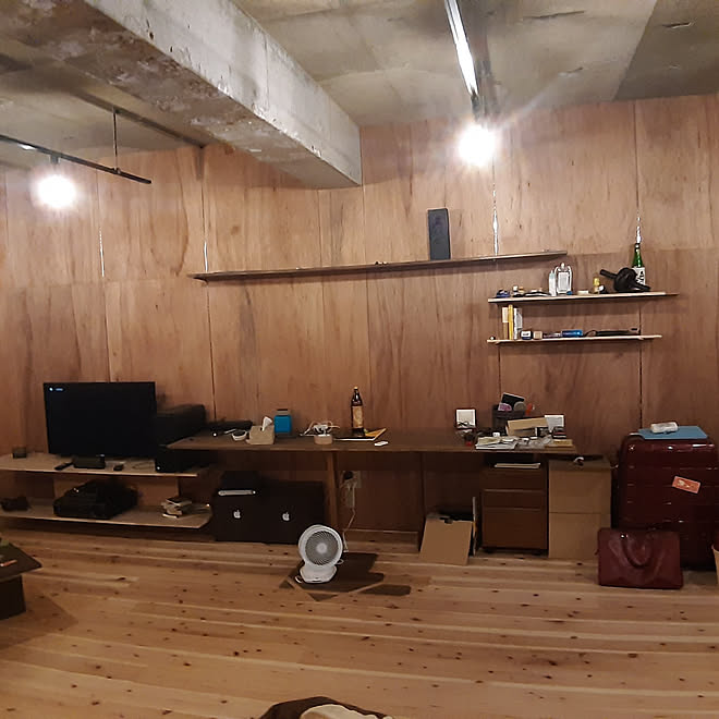 机 中古マンション ラワン合板 仕上げ リノベ ワンルーム などのインテリア実例 09 04 00 06 43 Roomclip ルームクリップ 机 中古マンション ラワン合板 仕上げ リノベ ワンルーム などのインテリア実例 09 04 00 06 43 Roomclip ルームクリップ
