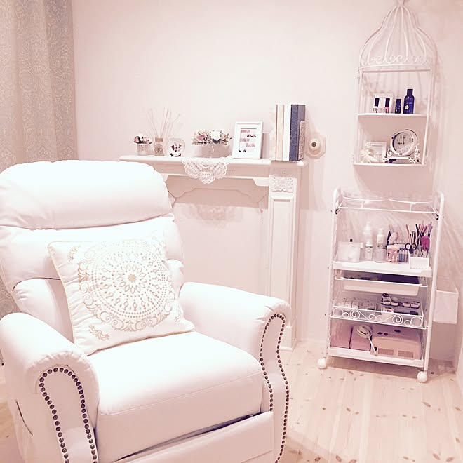 自宅ネイルサロン 自宅サロン アンティーク マントルピース ナチュラル などのインテリア実例 16 10 04 18 28 17 Roomclip ルームクリップ