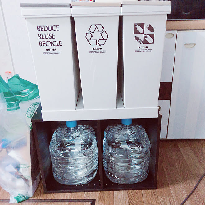 ゴミ箱/水ストック/カラボ収納/インスタやってます!/Instagram→sirokuro...などのインテリア実例 - 2019-11-24 18:59:26