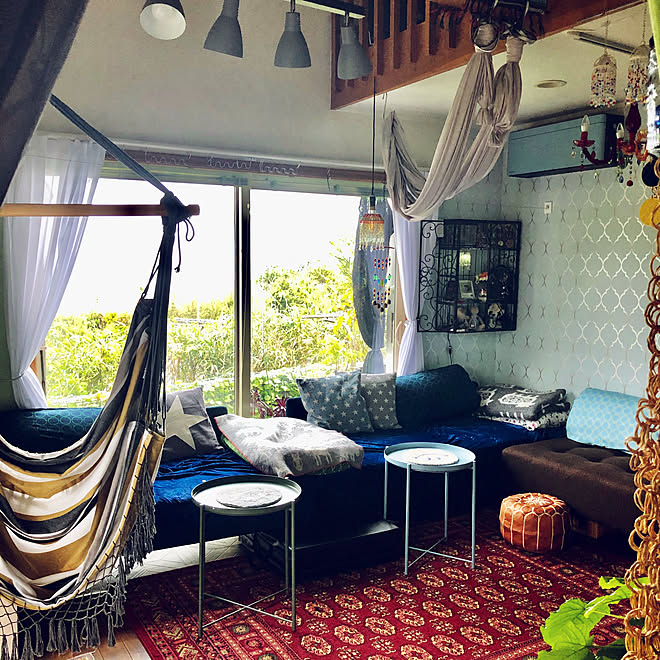 ラウンジ風レイアウト プフ Ikeaトレイテーブル ハンモックチェア 記録用です などのインテリア実例 04 12 09 31 17 Roomclip ルームクリップ