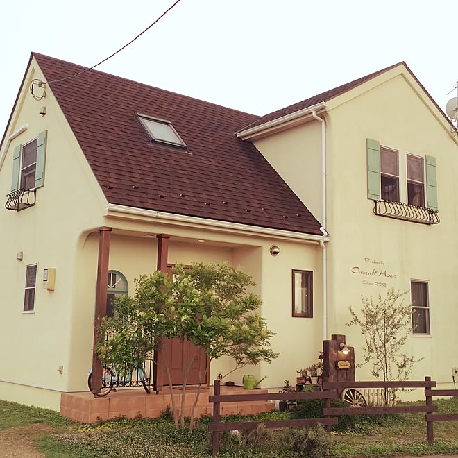 部屋全体 シマトネリコ 三角屋根の家 フレンチカントリー 塗り壁 などのインテリア実例 16 07 18 22 29 Roomclip ルームクリップ