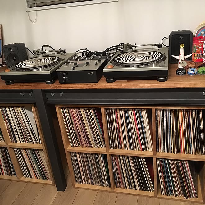 棚 Dj ブース ターンテーブル台diy Diy レコード棚 などのインテリア実例 17 01 19 22 11 Roomclip ルームクリップ