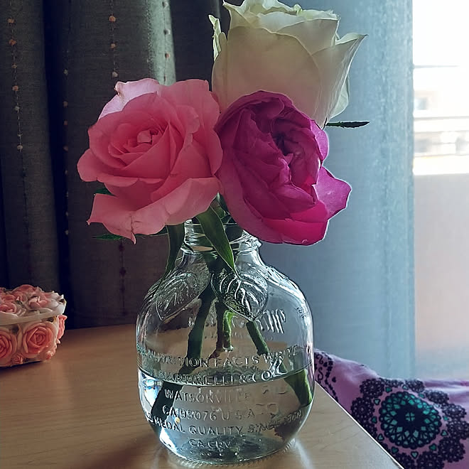 ベッド周り 薔薇 薔薇の花 コストコ 空き瓶 リンゴジュースの瓶 などのインテリア実例 04 22 12 05 56 Roomclip ルームクリップ