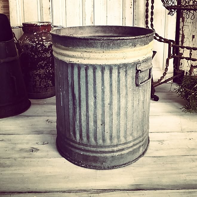 玄関/入り口/雑貨/アンティーク雑貨/アンティークトラッシュビン/ブリキ缶...などのインテリア実例 20150122 1017