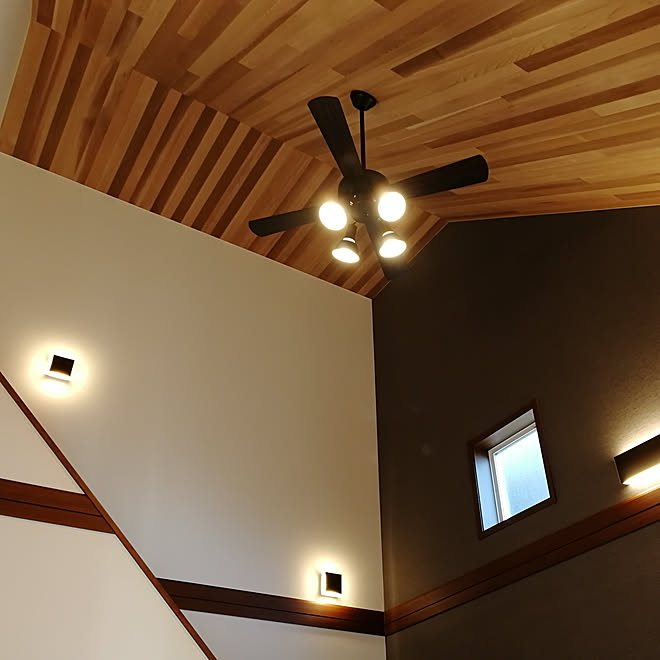 壁 天井 照明 レッドシダー天井 勾配天井 吹き抜け などのインテリア実例 19 12 02 21 35 06 Roomclip ルームクリップ